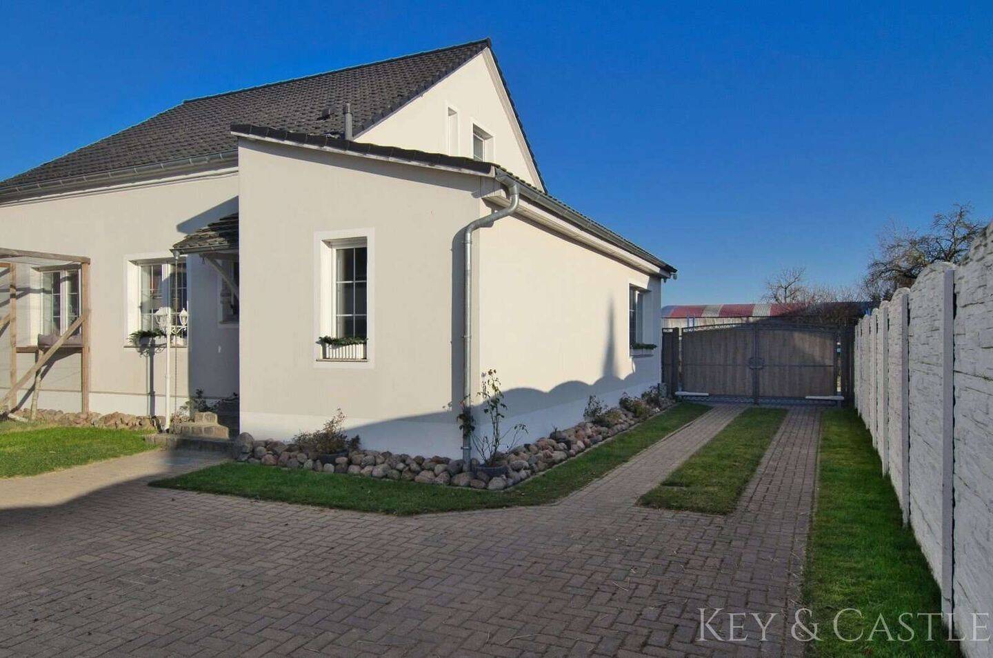 Kernsaniertes Einfamilienhaus mit Pferdehaltung in Oberkrämer – Oberkrämer – Vorschaubild 2