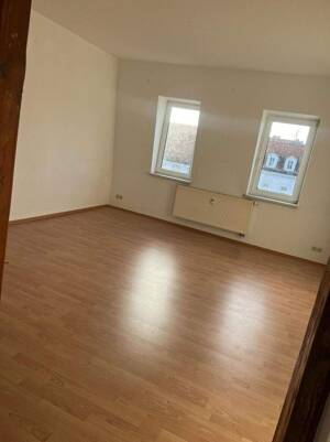 BESICHTIGUNGSTERMIN BITTE KURZ TELEFONISCH ERFRAGEN- 3,5 Zimmer im DG mit Einbauküche – 99086 Erfurt – Vorschaubild 3