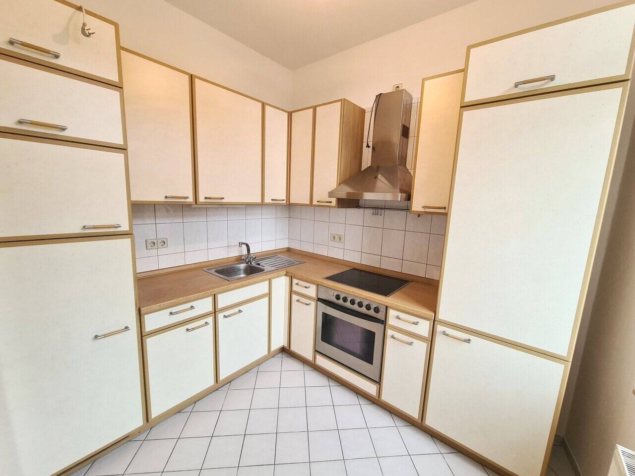 Attraktive 2-Raum-Wohnung mit Balkon und Einbauküche in einem aufwändig sanierten Gründerzeithaus im York-Gebiet in Chemnitz – Chemnitz – Vorschaubild 4