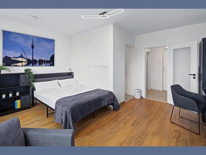 Möbliert: Frisch renoviert: 1-Zimmer Wohnung mit Wintergarten – München – Vorschaubild 4
