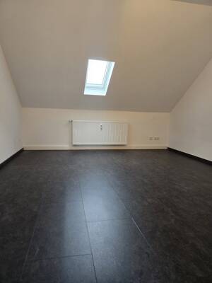 WG-geeignete helle 3-Zimmer-Dachgeschoss-Wohnung, Einbauküche – 47198 Duisburg – Vorschaubild 3