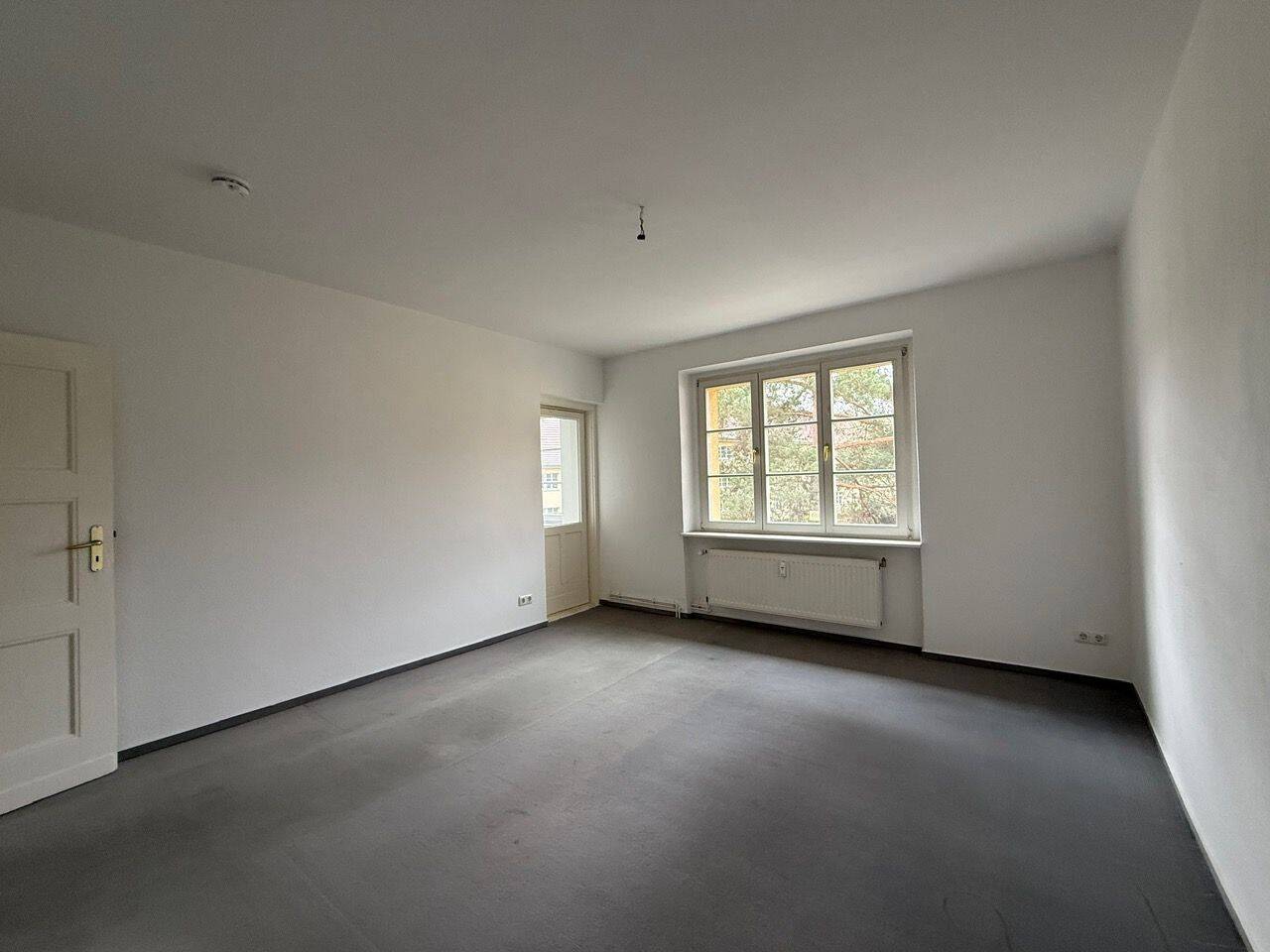 Helle, bezugsfreie 2,5-Zimmer-Wohnung mit Blick ins Grüne – Berlin – Vorschaubild 5