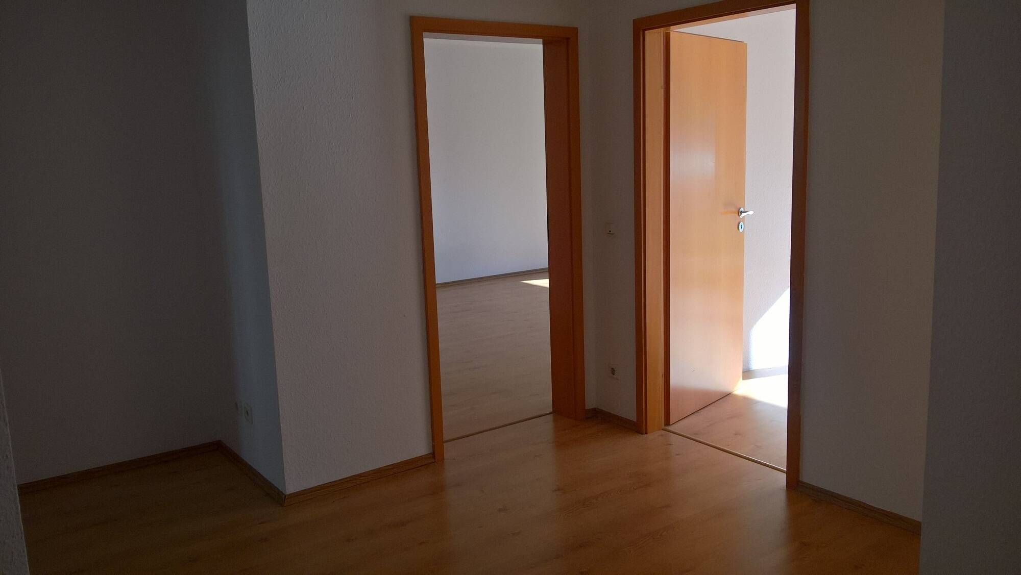 Magdeburg - interessante 2-Raumwohnung mit großem Balkon, Aufzug, Wanne und Stellplatz-option – Magdeburg – Vorschaubild 5
