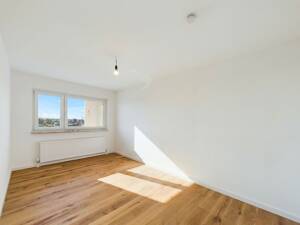 Sanierte 3-Zimmer-Wohnung mit Westbalkon, Weitblick & TG-Stellplatz - vermietete Kapitalanlage – 81243 München – Vorschaubild 5