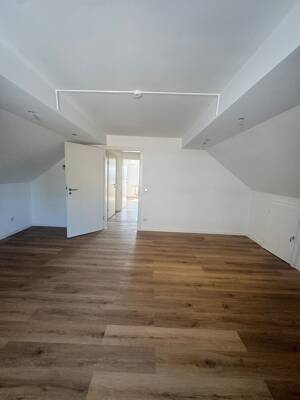 - frisch sanierte DG-Wohnung mit moderner Ausstattung in Essen-Burgaltendorf -