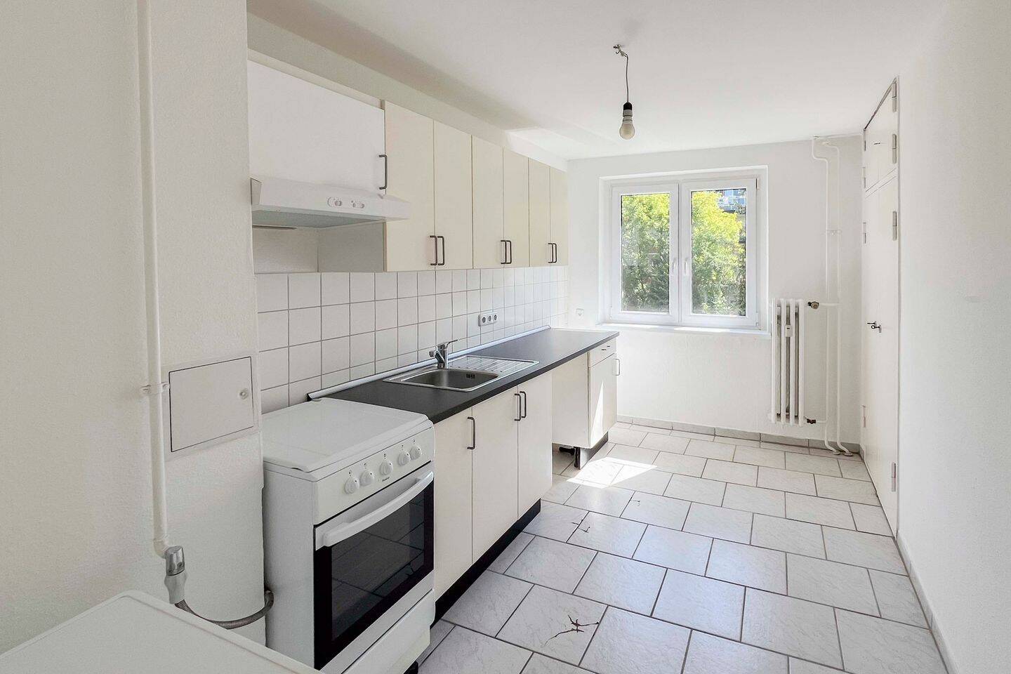 Charmante 2-Zimmer-Wohnung mit sonnigem Balkon und grünem Ausblick – Berlin – Vorschaubild 5