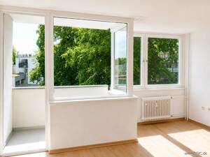 bezugsfreies Apartment im Grünen, mit S/W-Balkon und Garage – 14167 Berlin – Vorschaubild 1