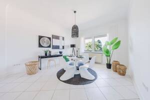 Großzügig wohnen im Kreuzviertel: Altbau-Charme mit 3-4 Schlafzimmern und Parkplatzmöglichkeit – 44137 Dortmund – Vorschaubild 3