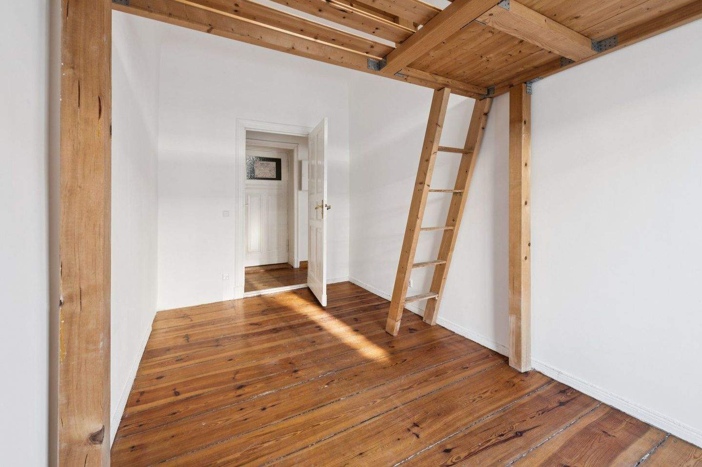 Charmante Altbauwohnung mit Balkon in bester Lage von Prenzlauer Berg - Bezugsfrei - Keine Maklerprovision – Berlin – Vorschaubild 3