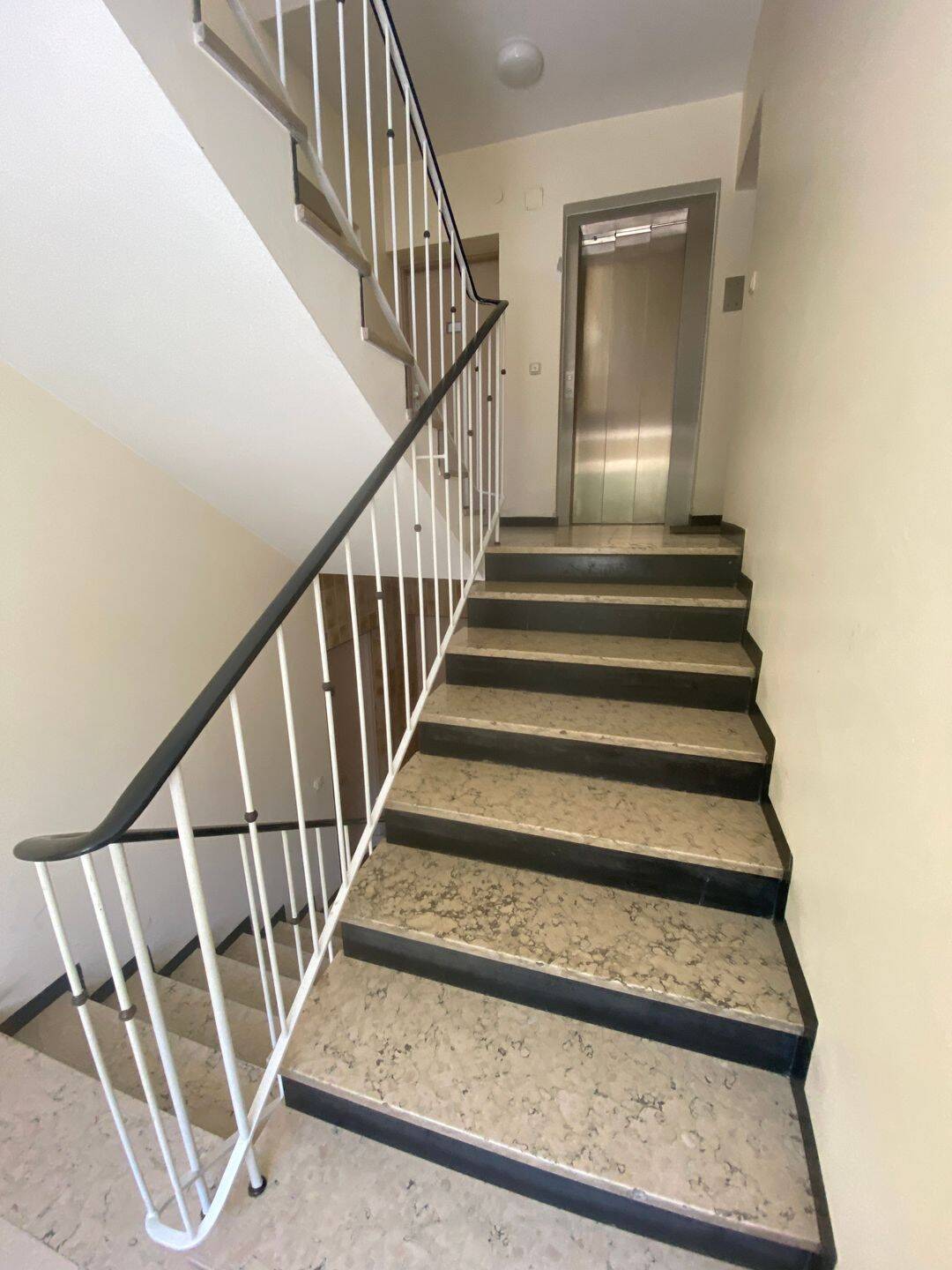3 Zimmerwohnung mit 2 Balkonen – München – Vorschaubild 5