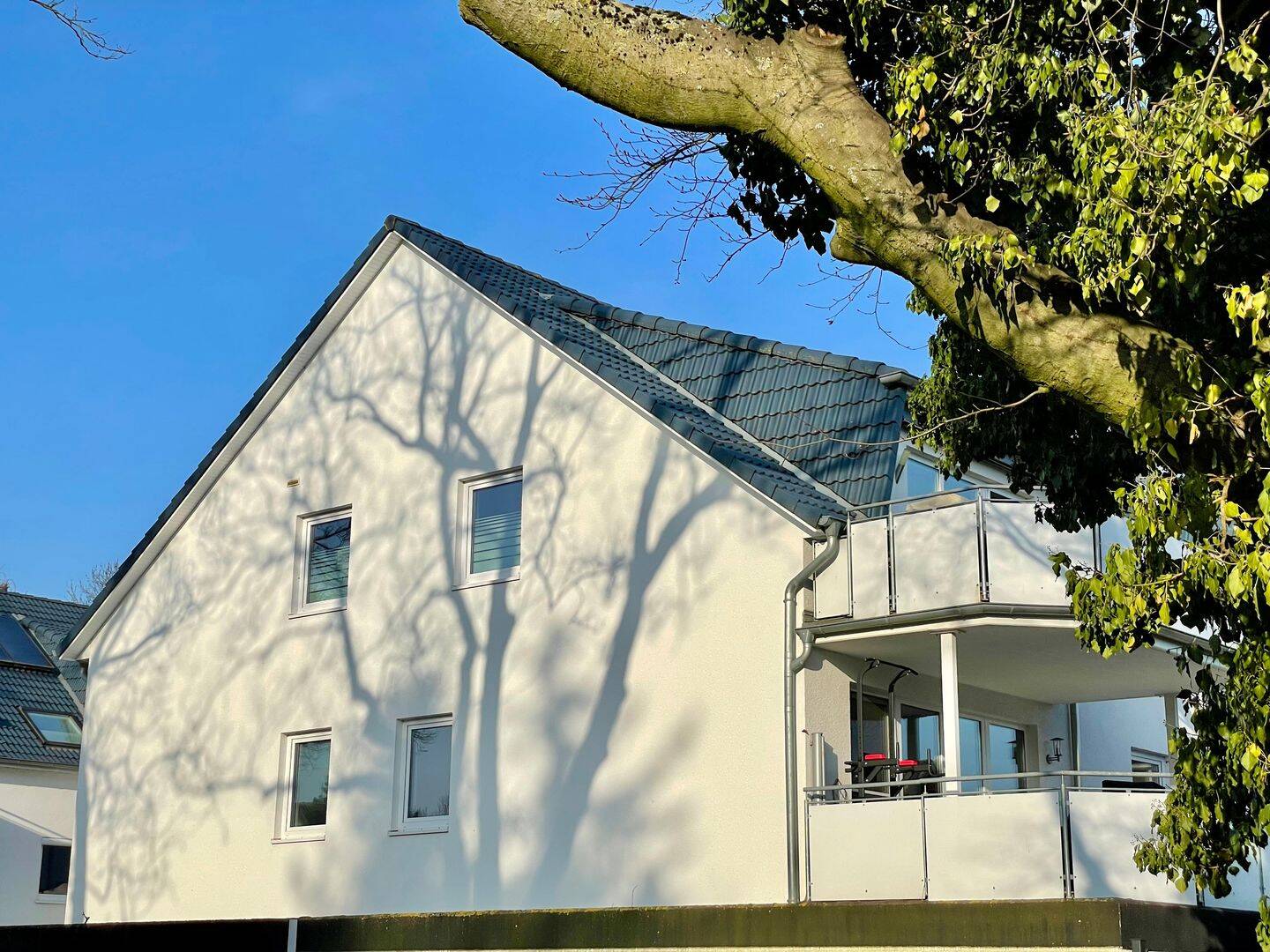 Brinkum I Großzügige Dachgeschosswohnung mit tollem Balkon