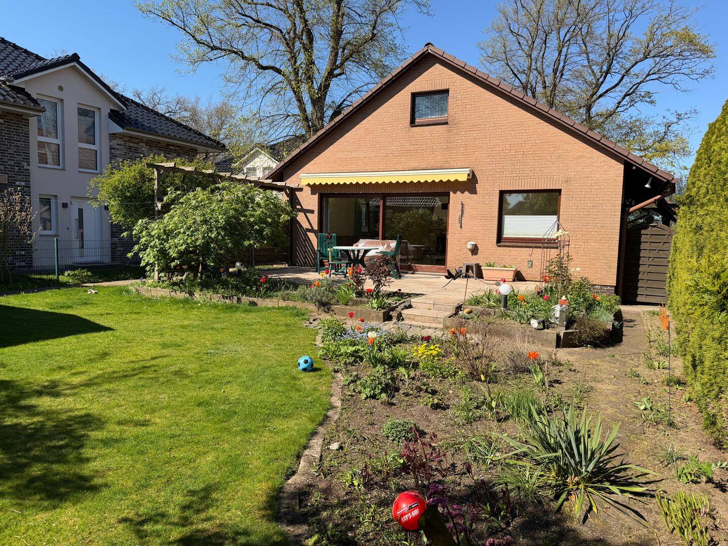 Solide Basis mit viel Gestaltungsspielraum - Gepflegtes Einfamilienhaus mit Garten in ruhiger Wohnlage – Norderstedt – Vorschaubild 2