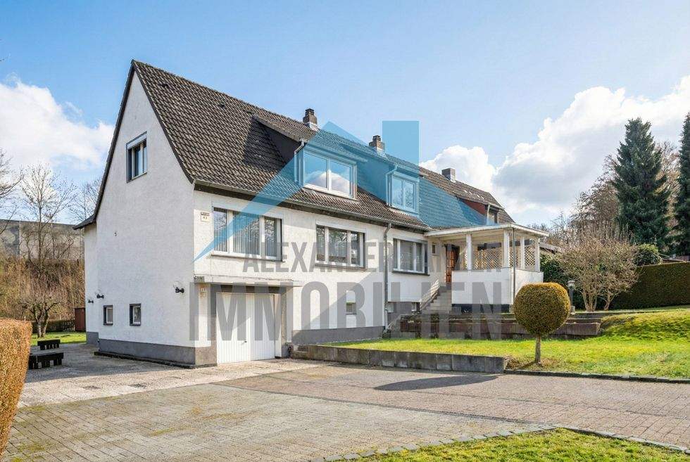 Gepflegtes Zweifamilienhaus / Mehrgenerationenhaus in beliebter Lage von Kassel-Bettenhausen!