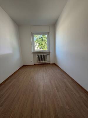 Charmante 3-Zimmer-Gartenwohnung mit sonnigen Südbalkon – 80935 München – Vorschaubild 2