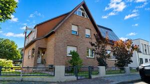Großzügiges Mehrfamilienhaus mit vielseitigem Raumangebot, Photovoltaikanlage und Garage in Elsen