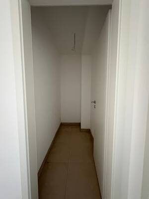 NEU saniertes 2-Zimmer-Apartment mit geräumigem Bad und Einbauküche am Bismarckplatz - Wohnung 16 – 93047 Regensburg – Vorschaubild 7
