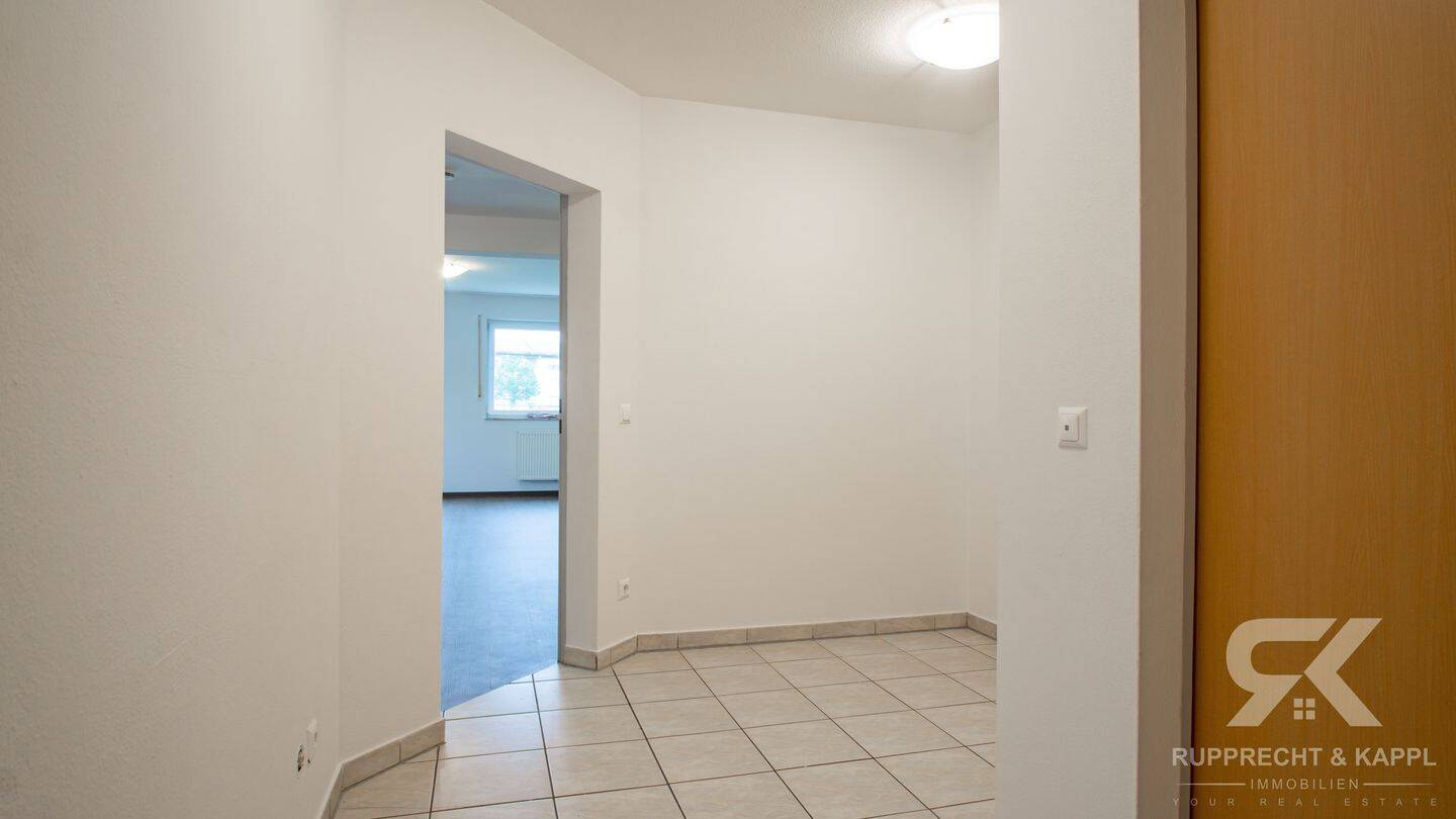 Moderne und renovierte Doppelhaushälfte mit 5 Schlafzimmern, Garage und 2 Bäder in Vilseck – Vilseck – Vorschaubild 4