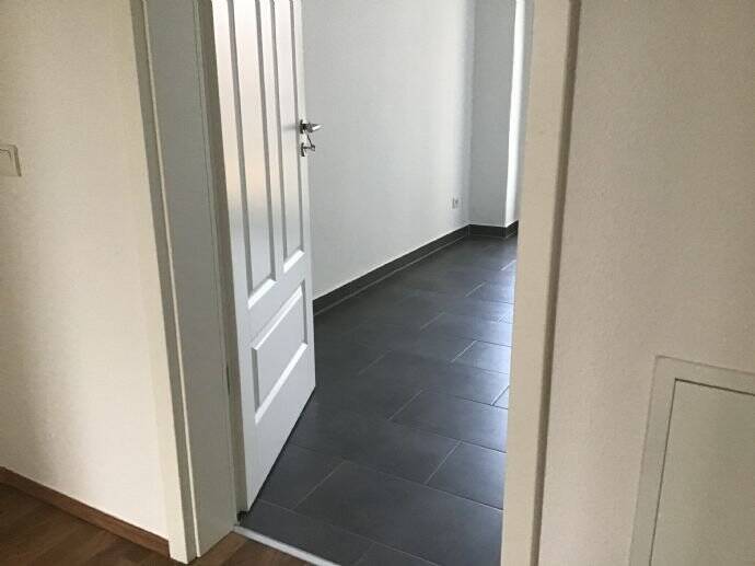 Kaßberg Top Lage mit Stellplatz - 3,5 Zimmer, Balkon, Tageslichtbad, Fußbodenheizung, Lift - energetisch mit Solarthermie! – Chemnitz – Vorschaubild 2