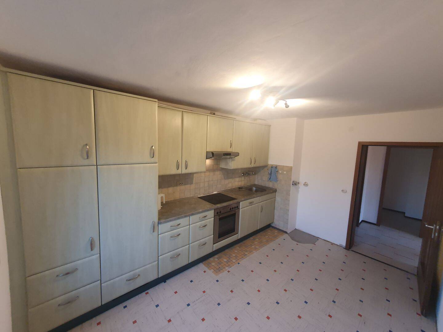 Helle 3-Zimmer-Wohnung mit zwei Balkonen, Gartenanteil und Garage in ruhiger, begehrter Lage – Ingolstadt – Vorschaubild 3