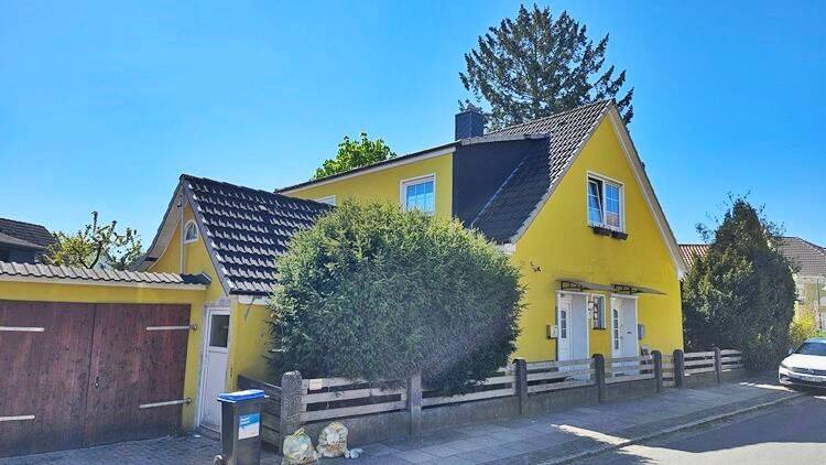immo-schramm.de: Freistehemdes Wohnhaus mit Einliegerwohnung – Bremen – Bild 1 von 9