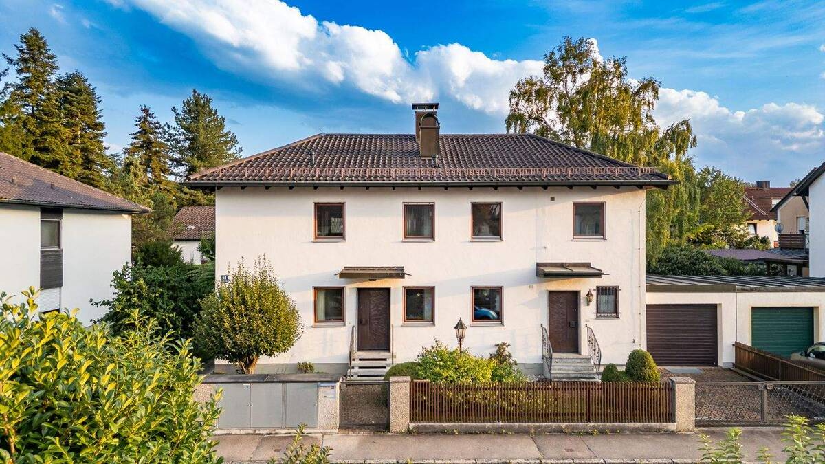 Großzügiges Wohnhaus mit Wintergarten und Garage in Aubing – 81245 München – Bild 1 von 5