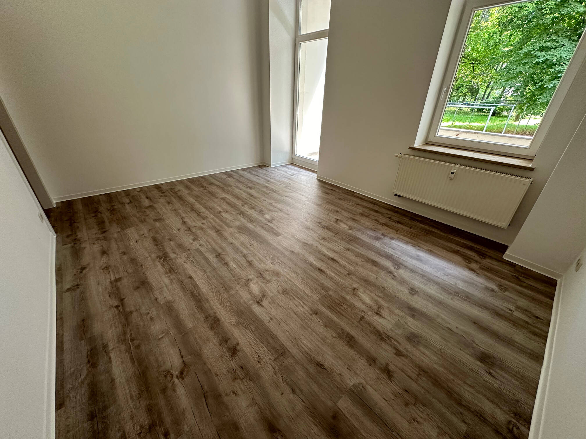Frei ab 1.8. - EBK-Abkauf mögl / nur Wohnzi. straßenseitig / Stellplatz ! – Chemnitz – Vorschaubild 6