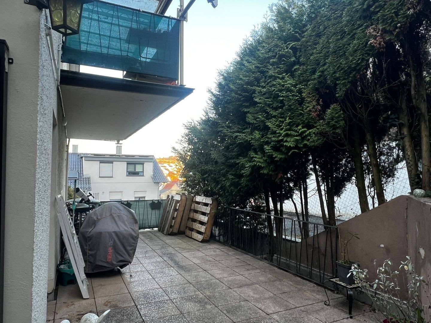 *Gepflegtes Haus mit 3 Wohnungen, Balkon, Terrasse &Garage zu verkaufen* – Eisingen – Vorschaubild 3