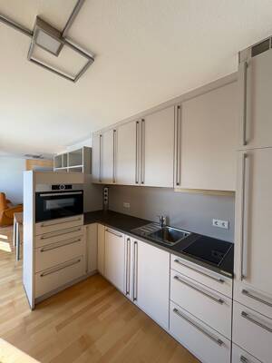 Exklusive Möblierte 2-Zimmer-Seniorenwohnung ab 60 Jahren mit großer Dachterrasse, Aufzug & Stellplatz – 90441 Nürnberg – Vorschaubild 2
