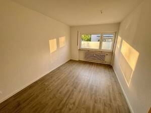 Sofort bezugsfrei: 3-Zimmer-Wohnung mit Garagenstellplatz – 79100 Freiburg im Breisgau – Vorschaubild 2