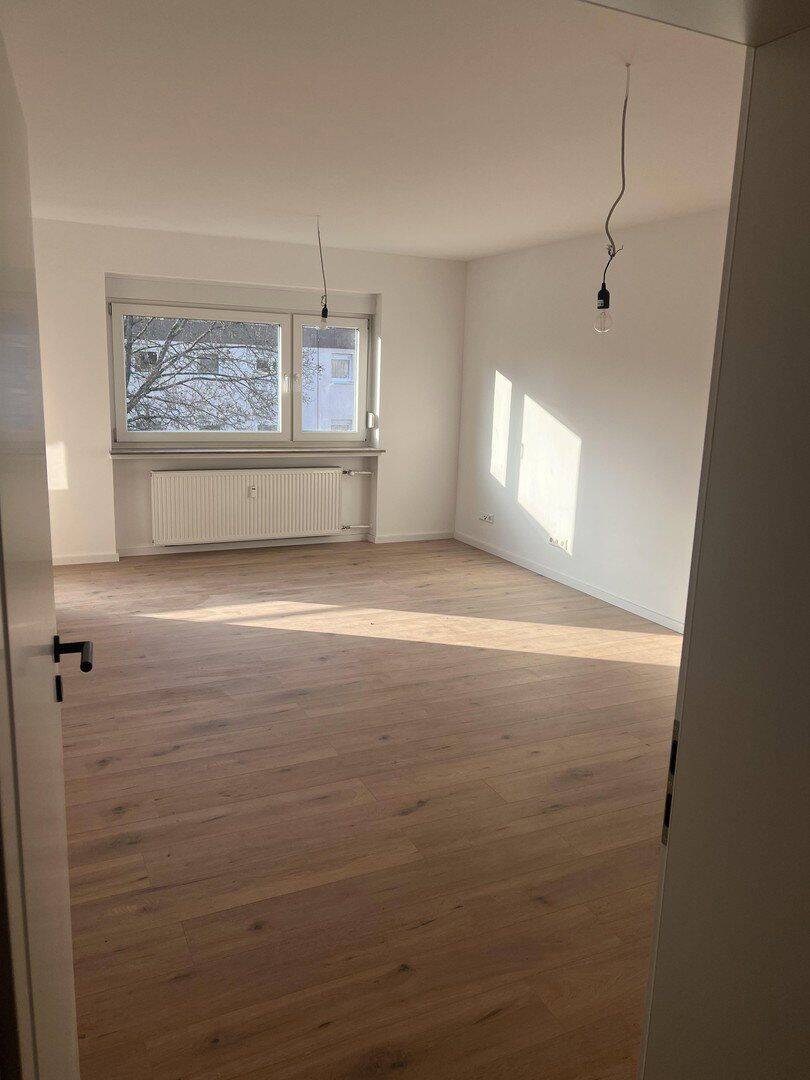 Frisch kernsanierte 2-Zimmer-Wohnung mit Balkon in Nürnberg - Erstbezug nach Sanierung