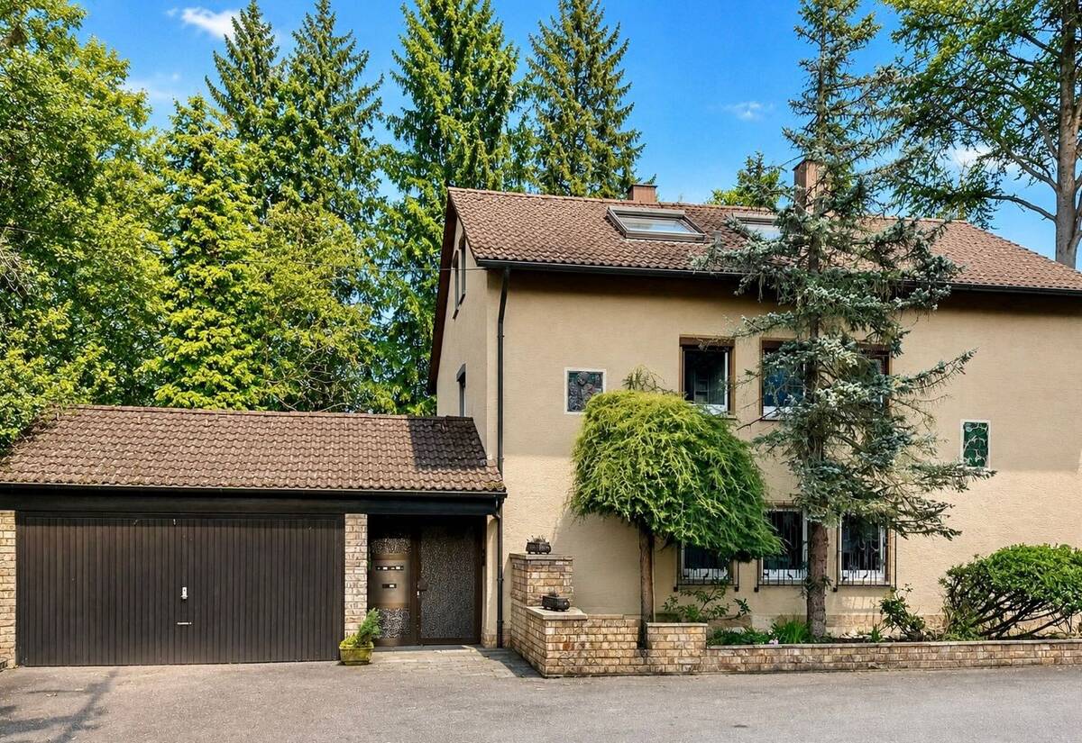 Heilbronn-Ost · 3-Familienhaus · begehrte Wohnlage · großes, uneinsehbarer Garten · Ausbaupotenzial – 74074 Heilbronn – Bild 1 von 9