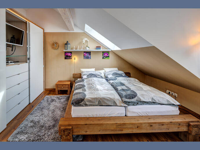 Möbliert: Sehr schöne Dachgeschosswohnung in ruhiger Lage – München – Vorschaubild 4