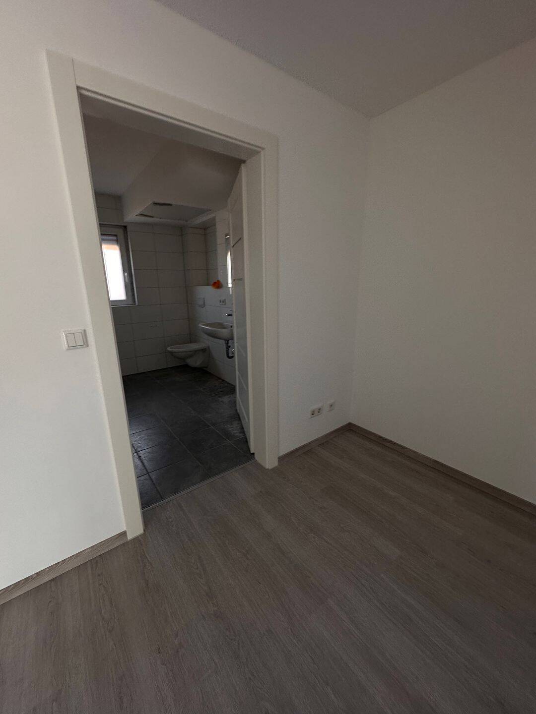 Zentrale 2 Zimmer Wohnung mit Balkon – Nürnberg – Vorschaubild 3