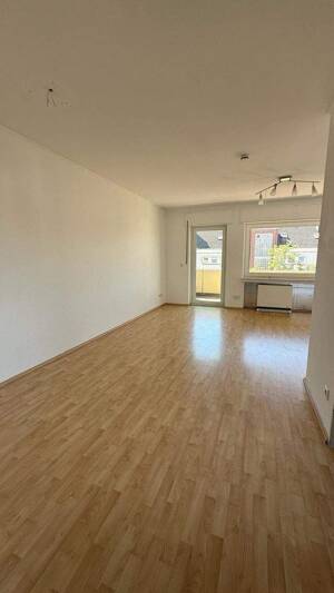 3 Zimmer Wohnung mit Balkon und Einbauküche – sofort bezugsfrei! – 33106 Paderborn – Vorschaubild 2