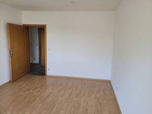 Schöne Doppelhaushälfte mit 2 Wohnungen und Ausbaumöglichkeit im Dachgeschoss in wunderschöner Lage von Lohe – 90427 Nürnberg – Vorschaubild 4