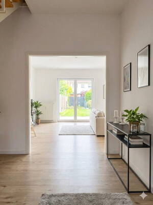 Exklusiv saniertes Hinterhaus mit Garten ca. 150qm WFL, 3 Schlafzimmer, schöne Terrasse etc.