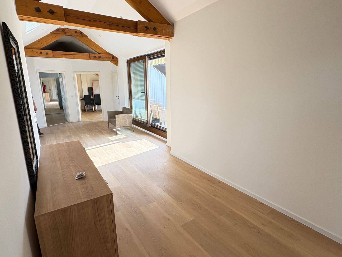 Über den Dächern - 4 Zimmer Wohnung mit Loggia in Bestlage – Nürnberg – Vorschaubild 3