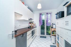 Bezugsfrei: Helle, ruhig gelegene 3-Zimmer-Erdgeschosswohnung mit schöner Terrasse & Gartenzugang – 12524 Berlin – Vorschaubild 5