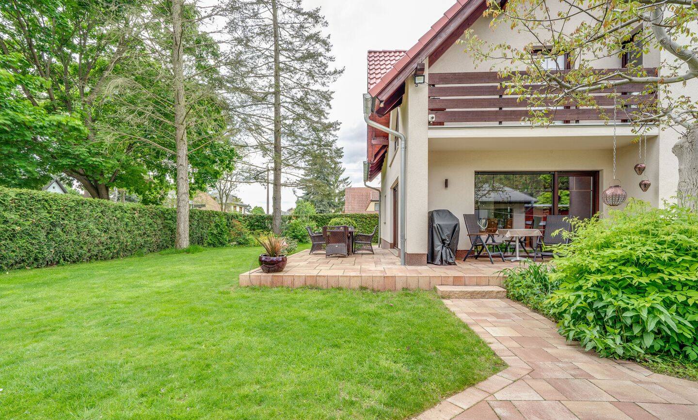 Stilvolles Einfamilienhaus mit gepflegtem Garten und zusätzlichem Nebengebäude – Berlin – Vorschaubild 4