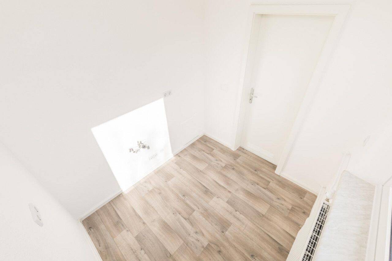 Modernes Bad / Balkon / Aufzug – Chemnitz – Vorschaubild 2