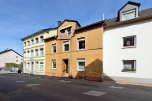 Reihenmittelhaus in zentraler Lage von Trier mit Innenhof, Garten, Terrasse, Balkon und Garage. – 54292 Trier – Vorschaubild 2