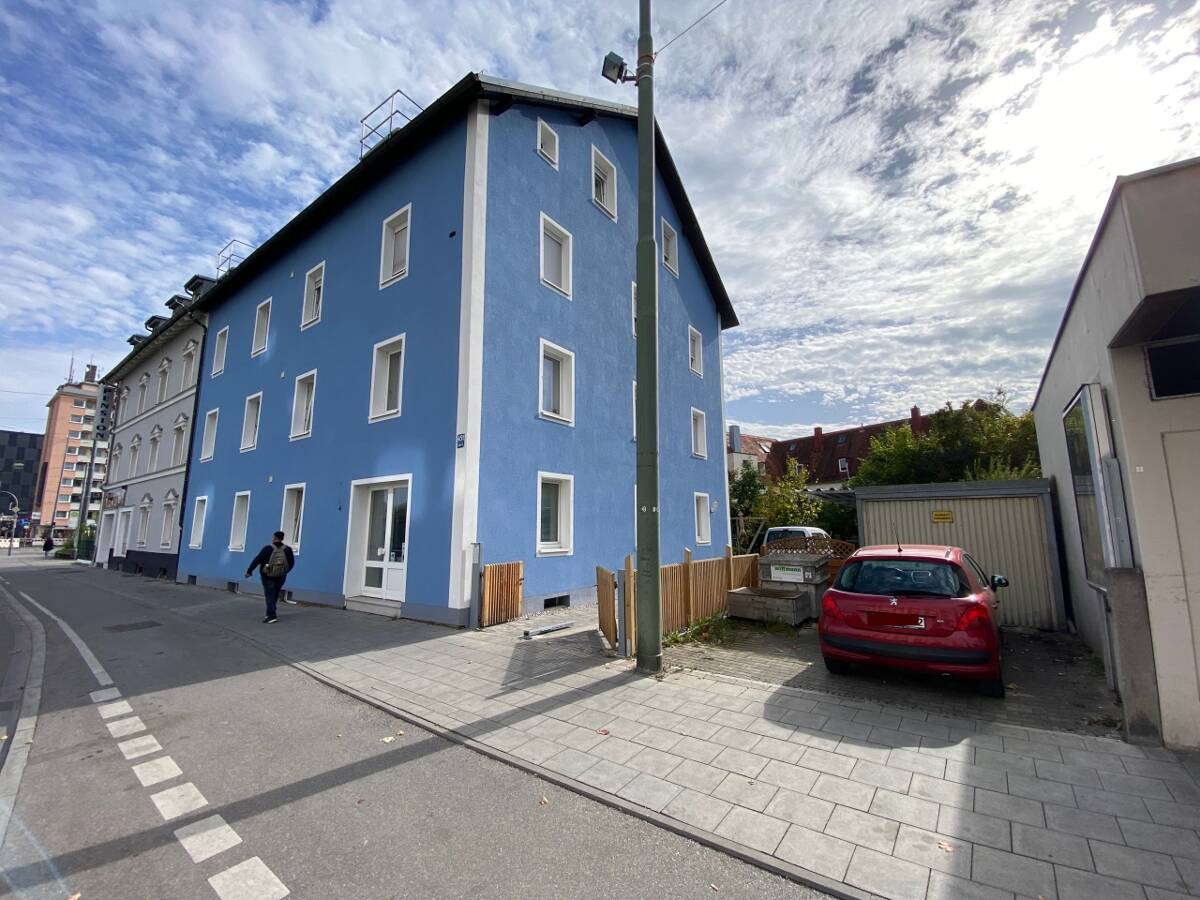 Attraktives Mehrfamilienhaus im Pelzmantel – 81241 München – Bild 1 von 5