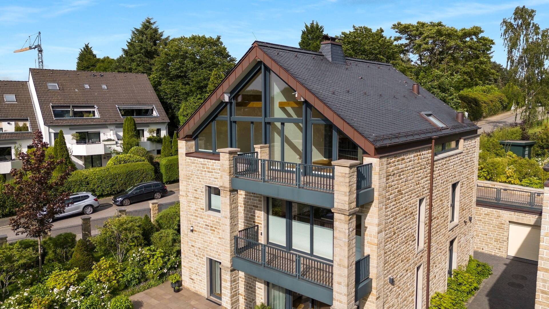 Luxuriöse Maisonette-Wohnung mit Garten, zwei Balkonen und Tiefgarage in Essen-Bredeney – Essen – Bild 1 von 9