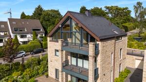 Luxuriöse Maisonette-Wohnung mit Garten, zwei Balkonen und Tiefgarage in Essen-Bredeney