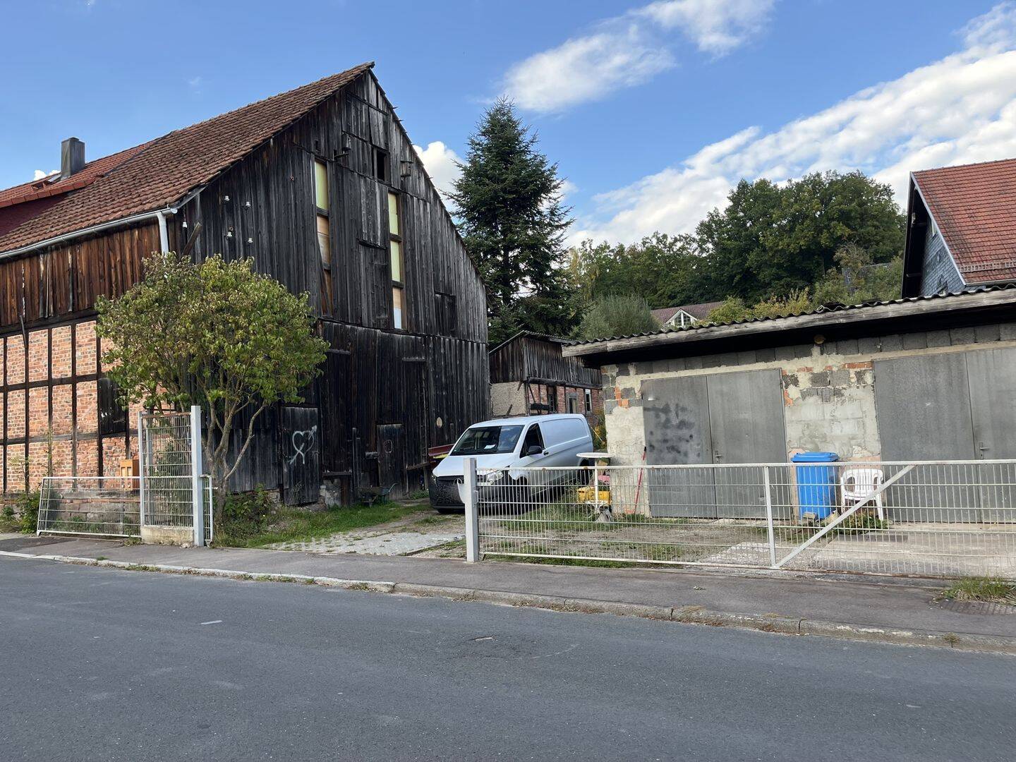 Renditestarkes Wohnhaus mit 250 m², Scheune und 1.200 m² Grundstück - ca. 9,8 % Bruttorendite – Hildburghausen – Vorschaubild 3