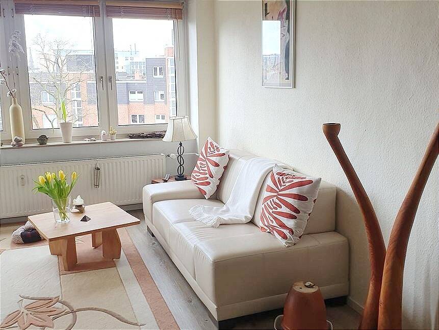 Komplett möblierte 1-Zimmer-Wohnung/offene Küche/ Balkon/ nur an eine Person ( weiblich) / Pauschalmiete 950,00 €/ ab 06.07.2026 bis 31.12.2026 – Hamburg – Vorschaubild 3