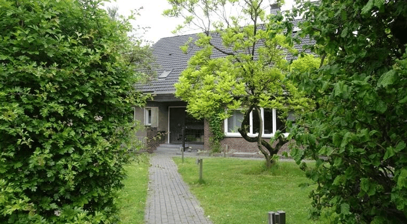 Schönes Zweifamilienhaus mit Balkon und großem Grundstück in 45892 Gelsenkirchen-Resse