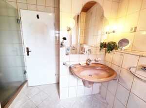 Dreifamilienhaus mit Garage in Offenbach Bieber – 63073 Offenbach am Main – Vorschaubild 9