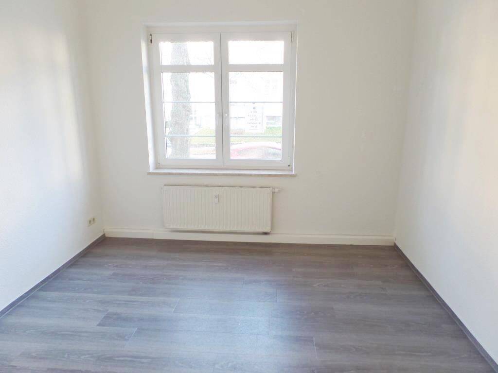 Familienwohnung mit großer Küche, Balkon, Design-Fußbodenbelag, Deckenspots u.v.m. – Chemnitz – Vorschaubild 2
