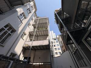 Stilvolle Altbauwohnung mit großem Balkon im Herzen Frankfurts - großzügig, hell und ruhig – 60329 Frankfurt am Main – Vorschaubild 4
